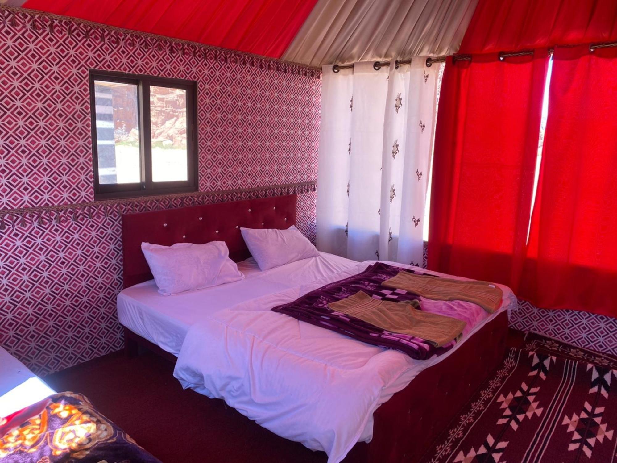 Bed and Breakfast Calm Camp Wadi Rum Exterior foto